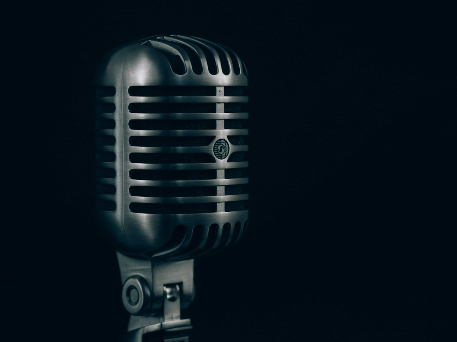 Radio y redes sociales: un puente espiritual